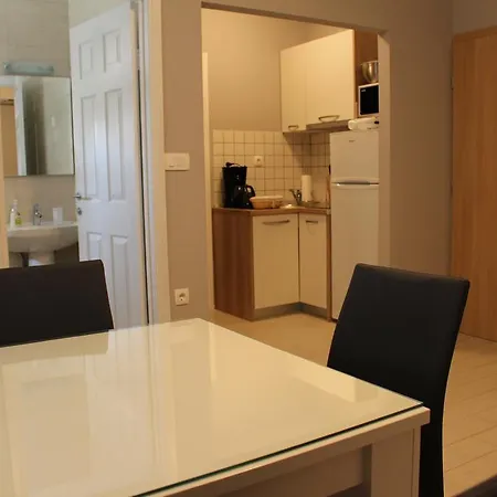 Beachside Znjan Apartment *