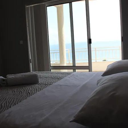 Beachside Znjan سبليت
