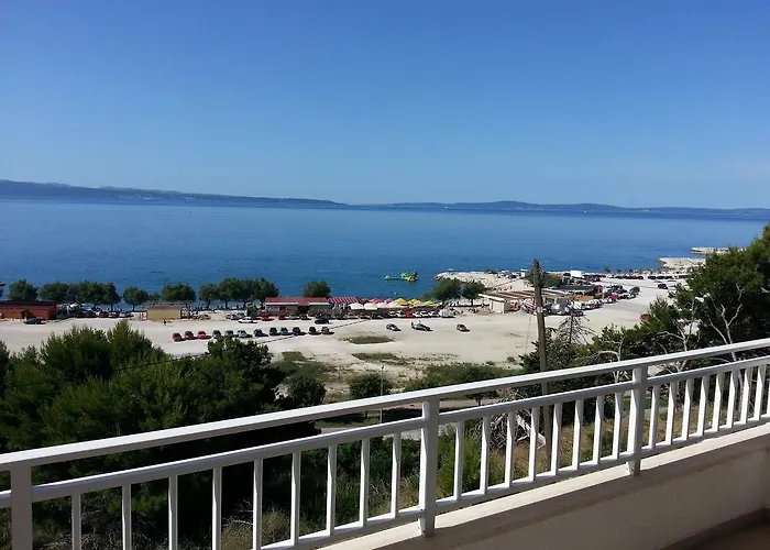 Beachside Znjan 公寓